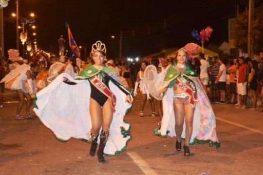 Agremiações ganham as ruas da cidade de Floriano, no interior do Piauí. Foto: Prefeitura Municipal/Divulgação
